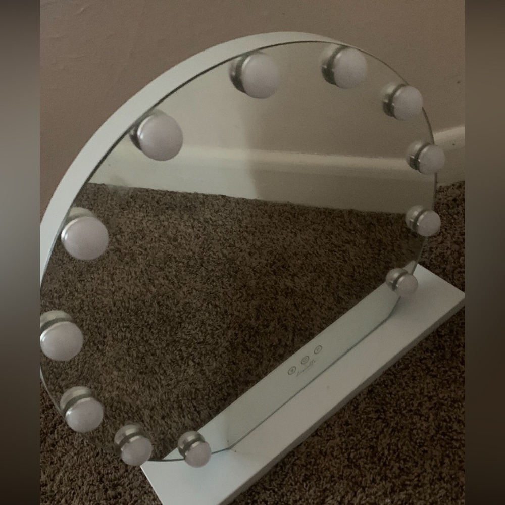 Hollywood Vanity Mirror With Lights